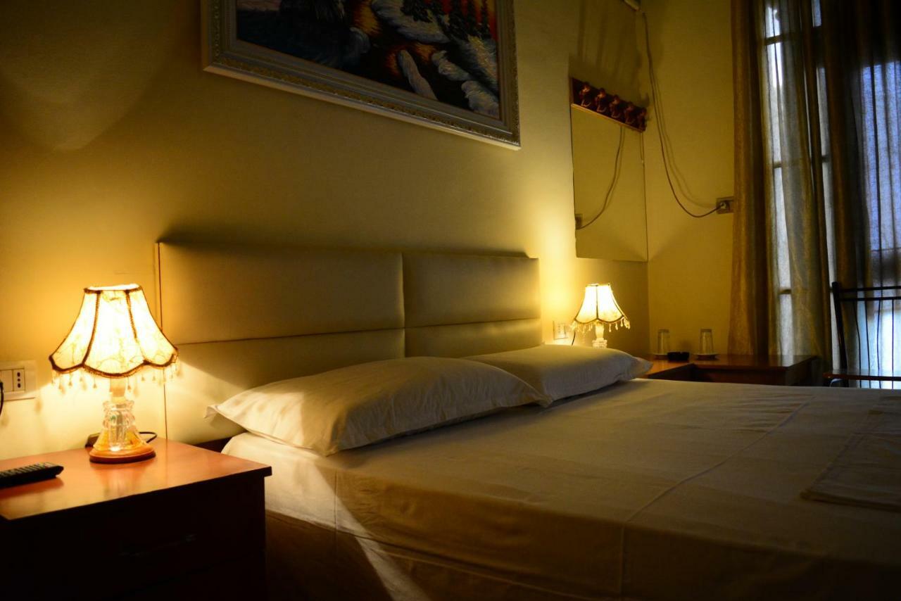 Hotel Republika Tirana Zewnętrze zdjęcie