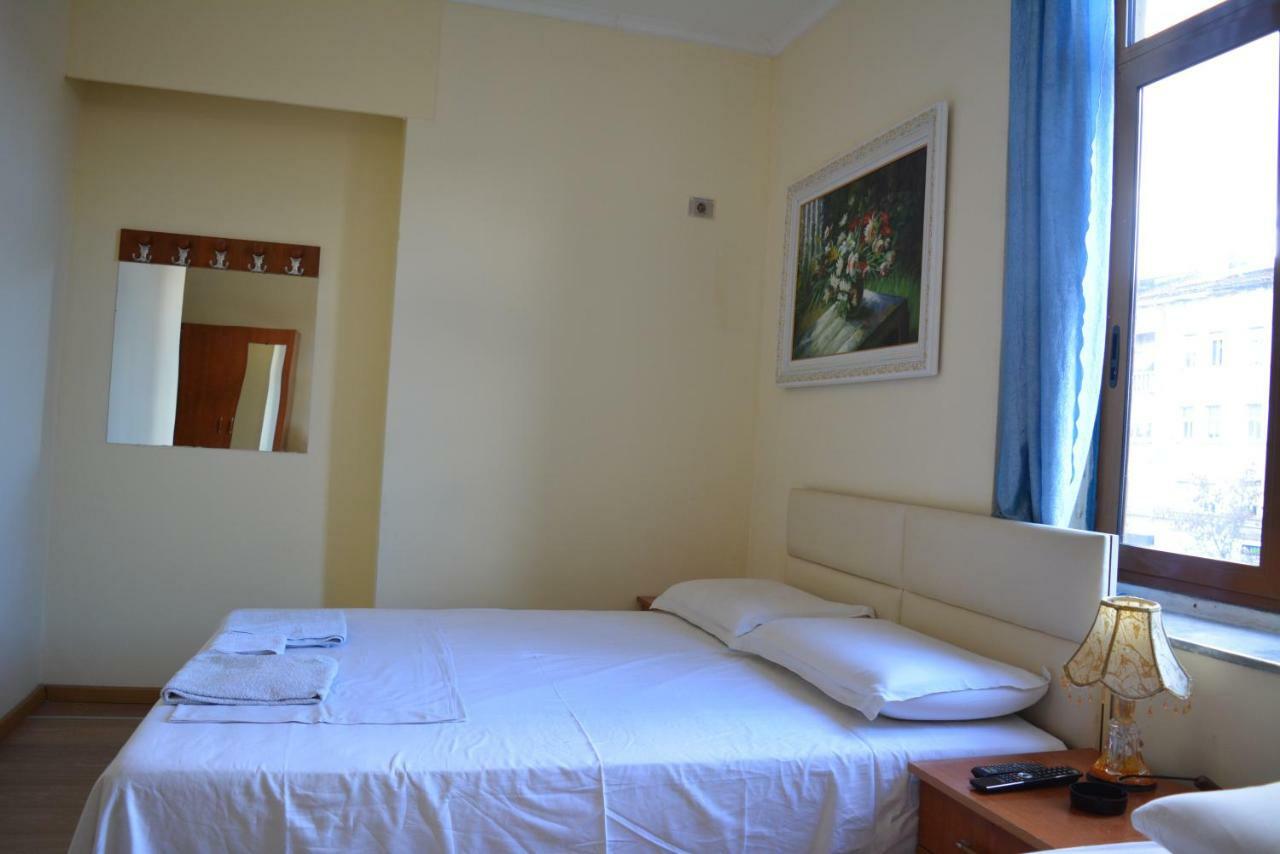 Hotel Republika Tirana Zewnętrze zdjęcie