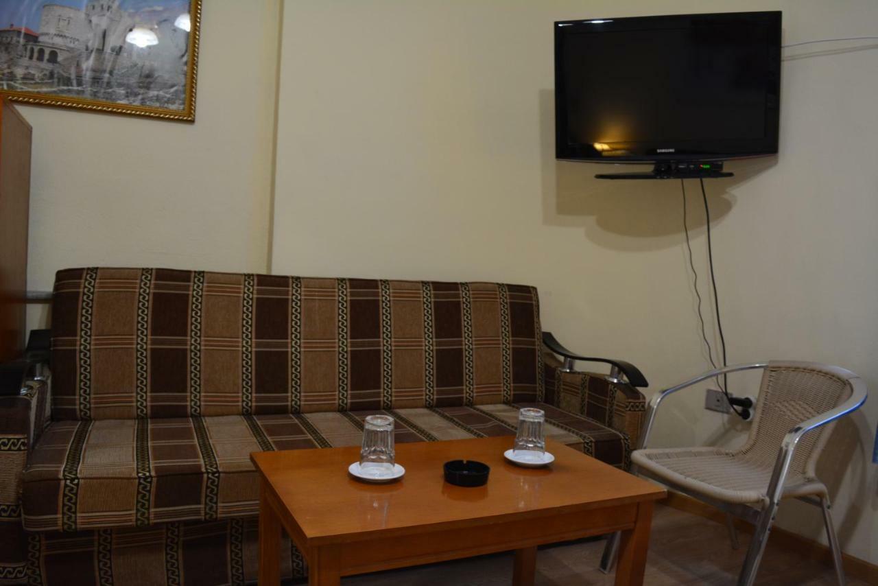 Hotel Republika Tirana Zewnętrze zdjęcie