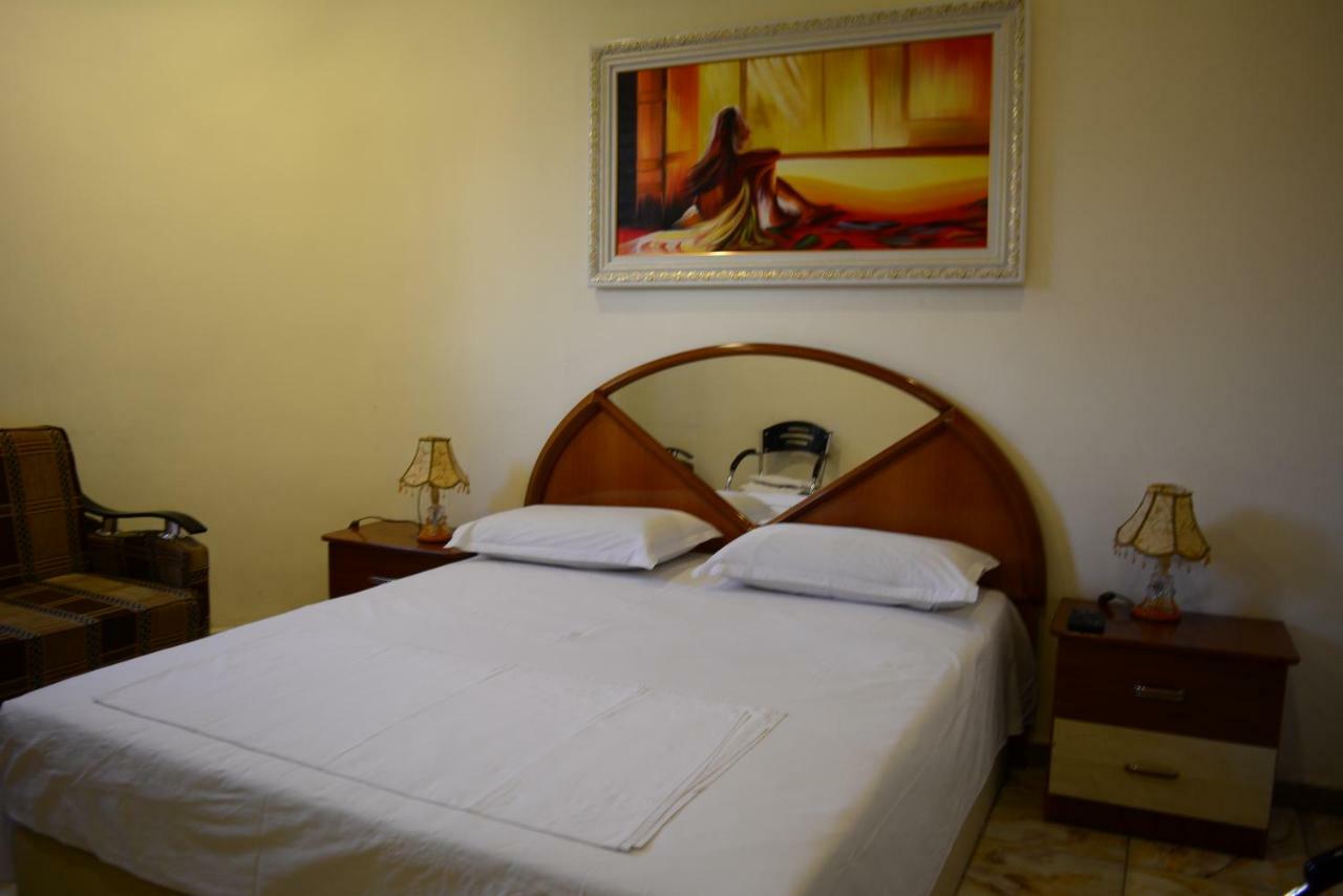 Hotel Republika Tirana Zewnętrze zdjęcie